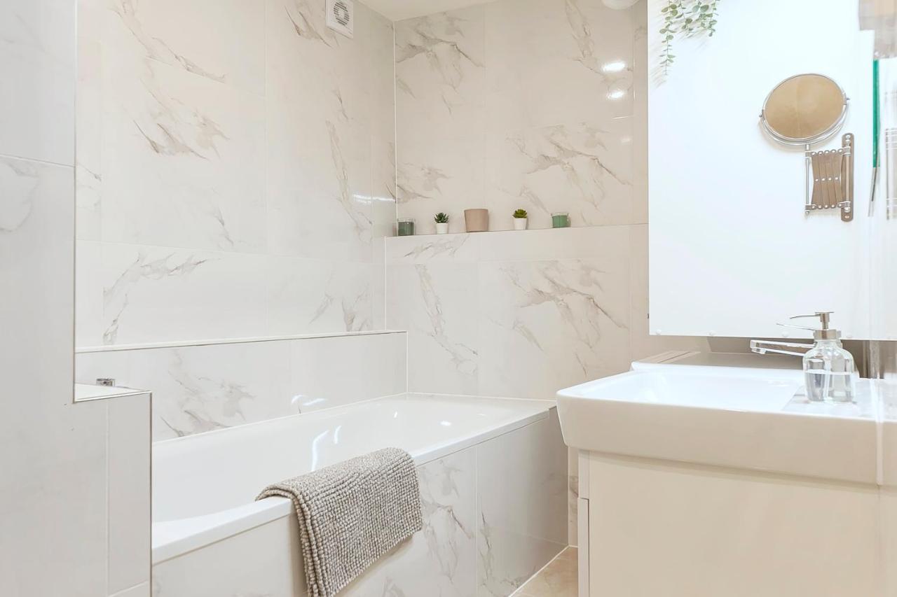 Ferienwohnung Popular Location / Street View / 4 Ppl / Netflix Prag Exterior foto