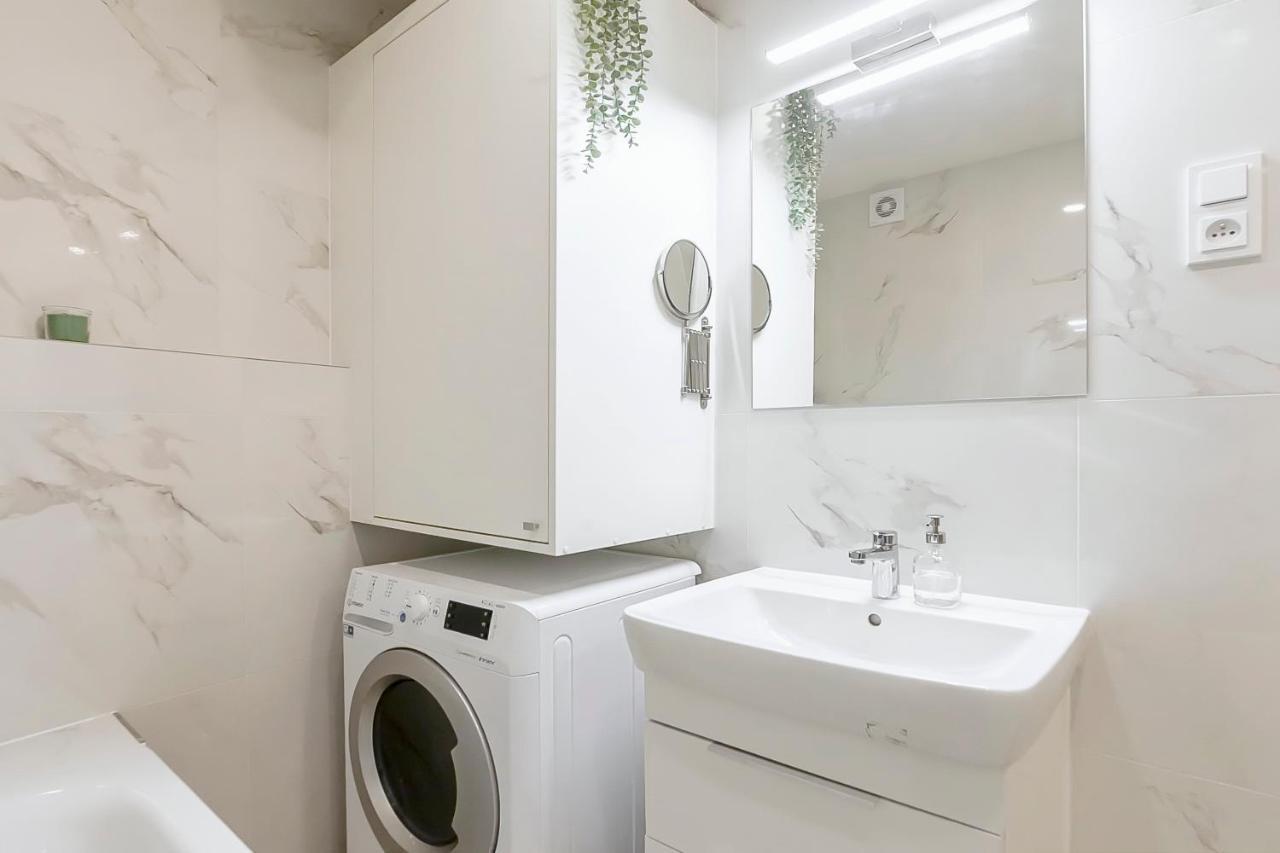 Ferienwohnung Popular Location / Street View / 4 Ppl / Netflix Prag Exterior foto